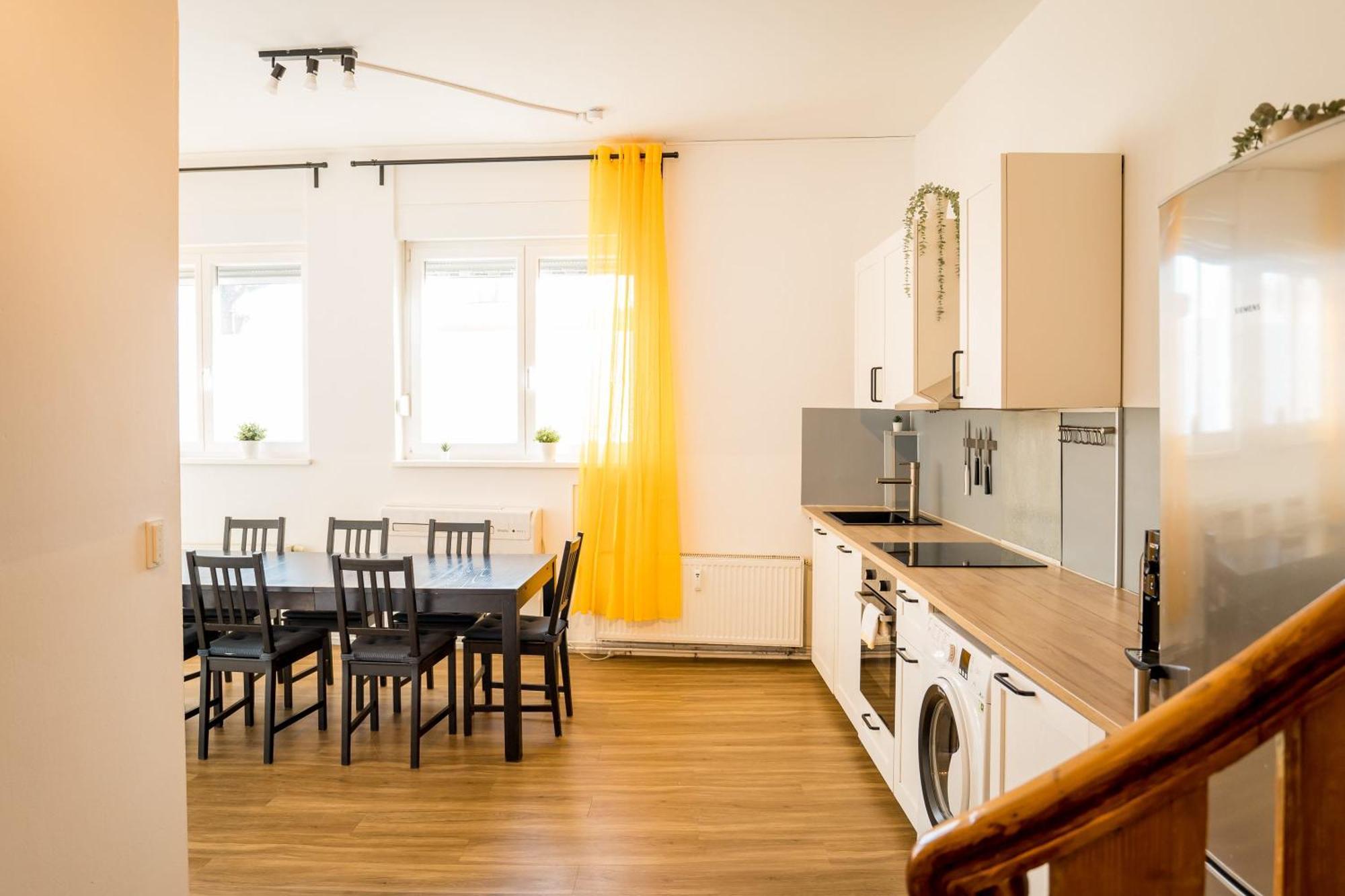 Three Bedroom Big Kitchen Selfcheckin Street Parking Berlijn
