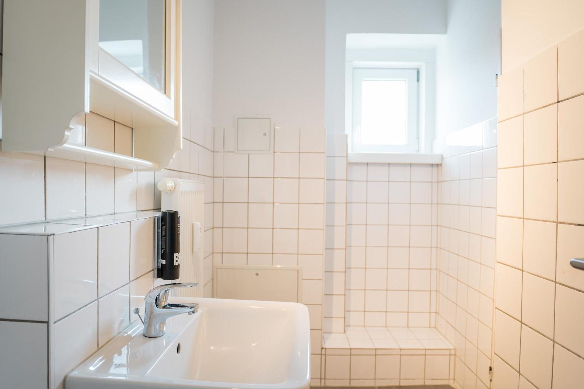 Three Bedroom Big Kitchen Selfcheckin Street Parking Appartement