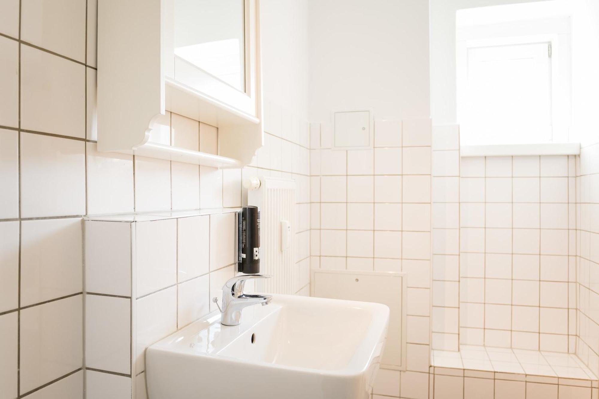 Appartement Three Bedroom Big Kitchen Selfcheckin Street Parking Berlijn