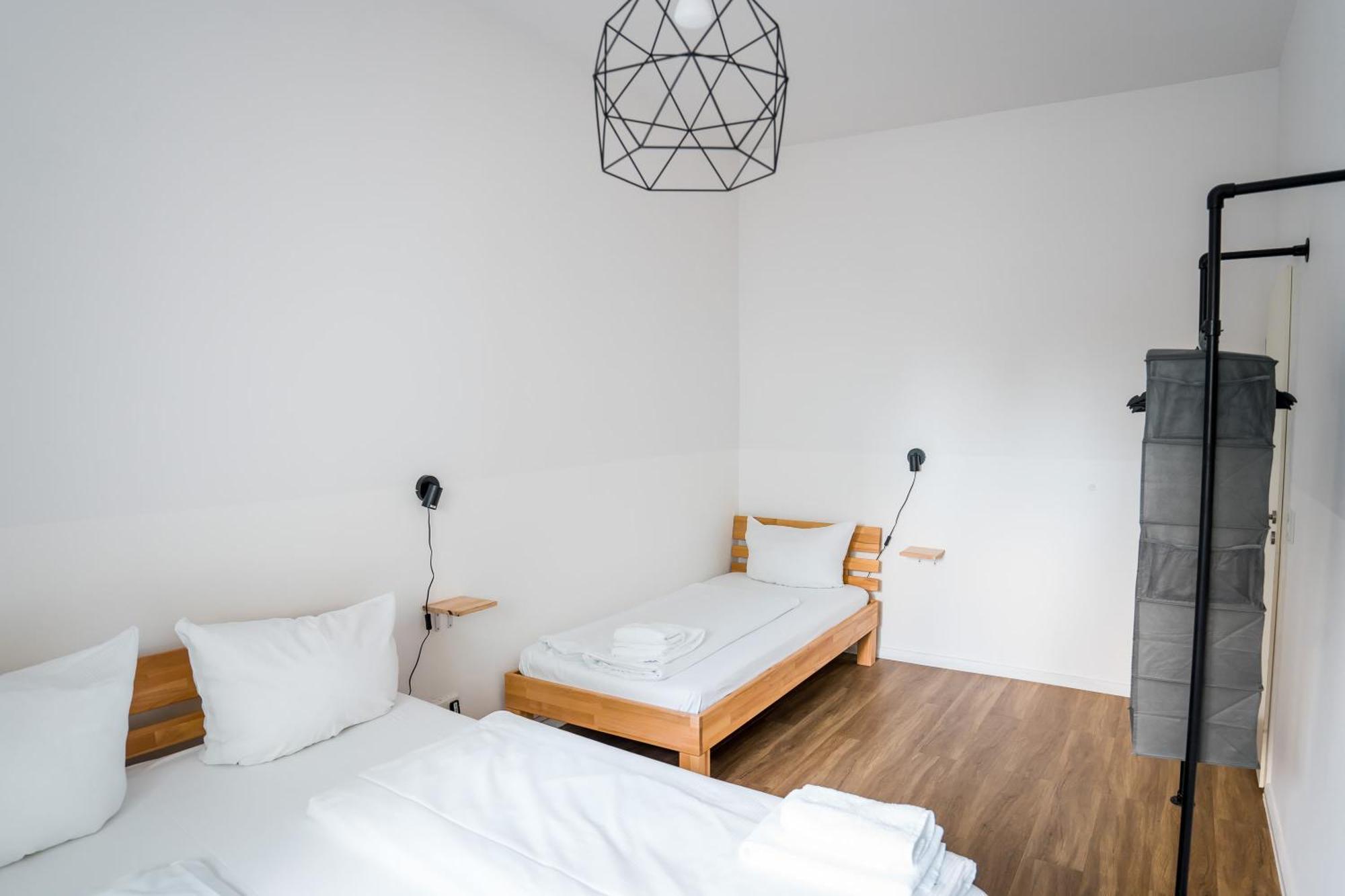 Three Bedroom Big Kitchen Selfcheckin Street Parking Appartement