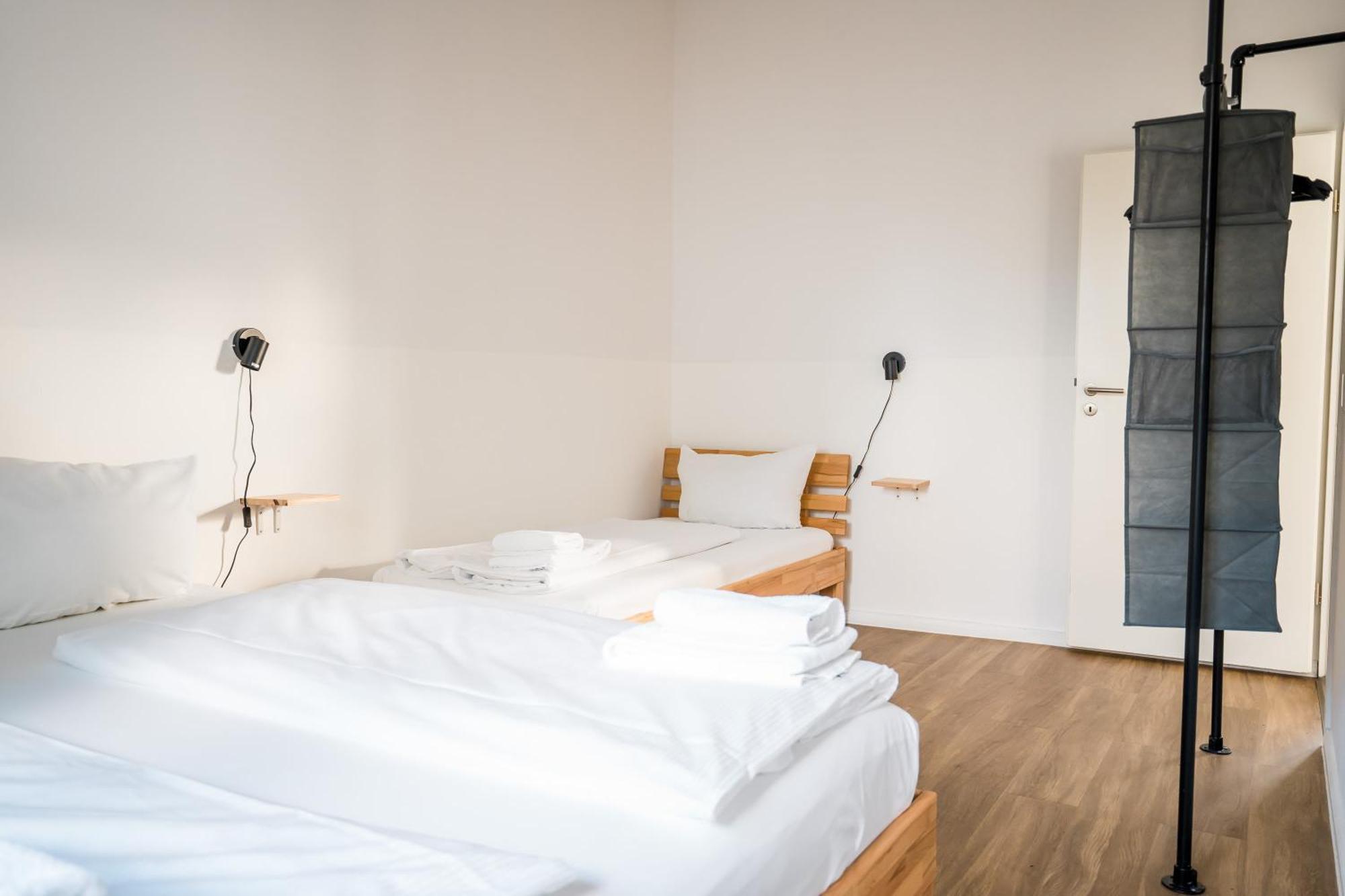 Appartement Three Bedroom Big Kitchen Selfcheckin Street Parking *