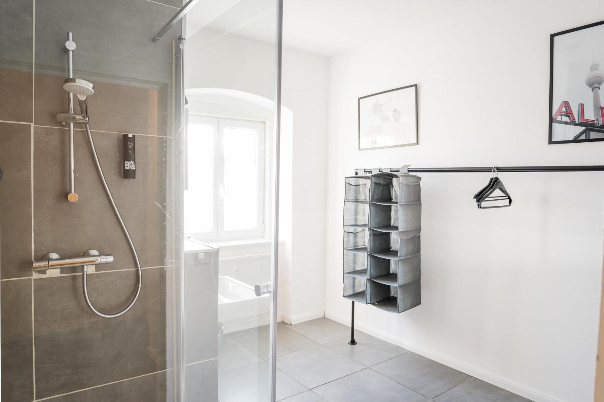 Appartement Three Bedroom Big Kitchen Selfcheckin Street Parking
