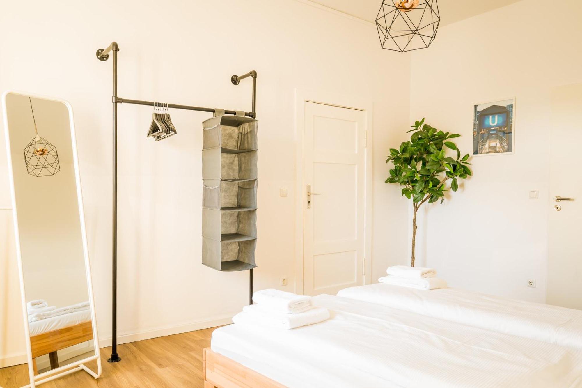 Three Bedroom Big Kitchen Selfcheckin Street Parking Appartement Berlijn