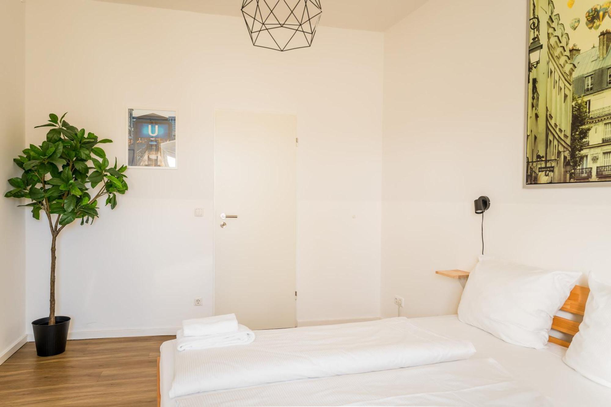 Appartement Three Bedroom Big Kitchen Selfcheckin Street Parking *