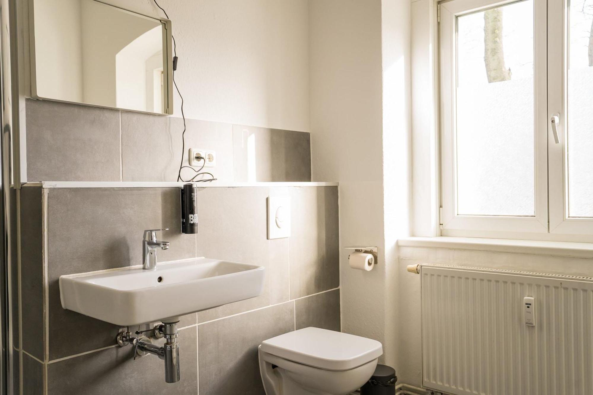 Three Bedroom Big Kitchen Selfcheckin Street Parking * Berlijn