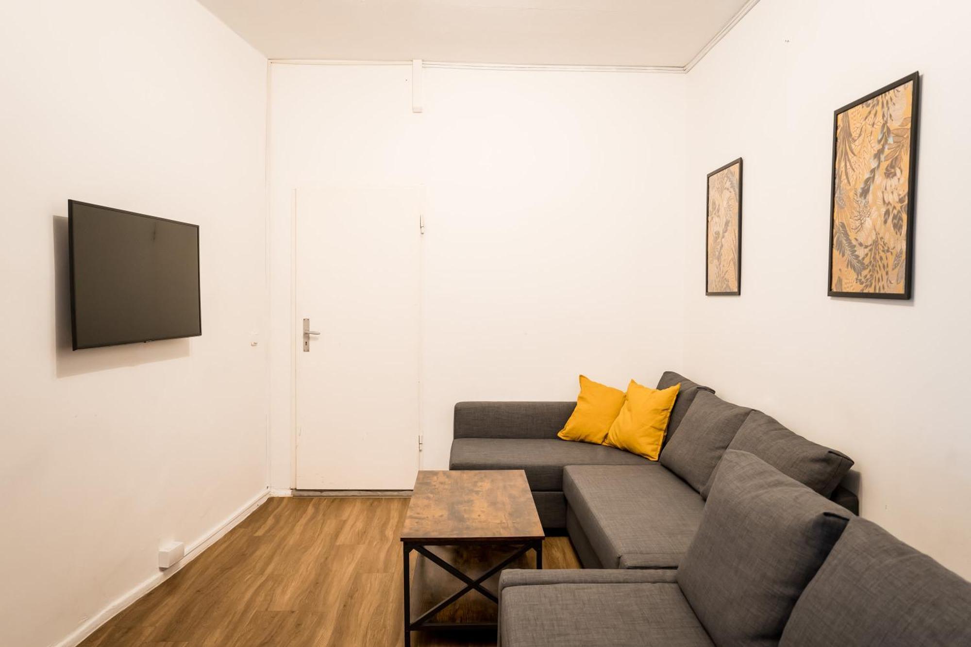 Appartement Three Bedroom Big Kitchen Selfcheckin Street Parking *