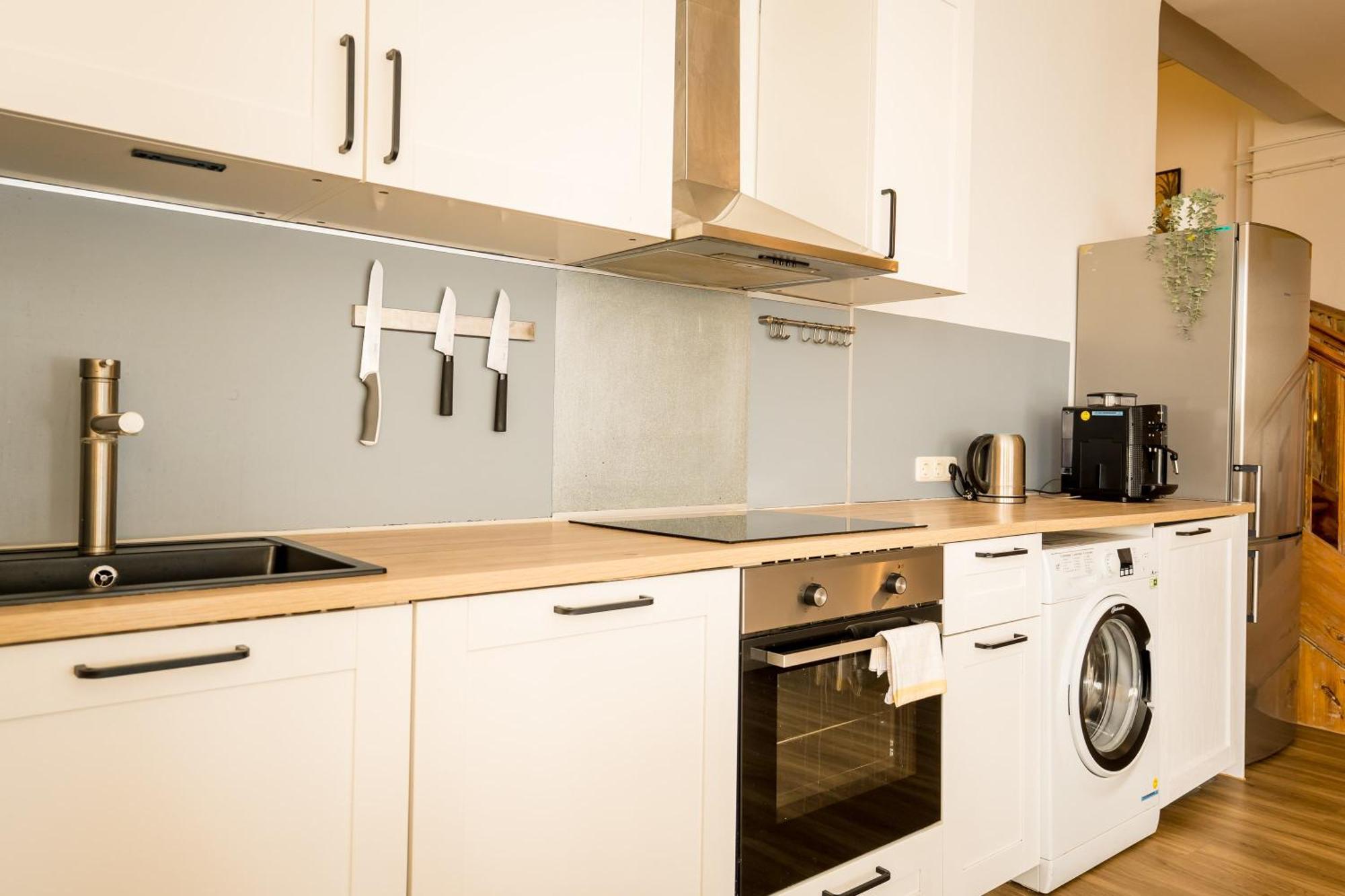 Appartement Three Bedroom Big Kitchen Selfcheckin Street Parking