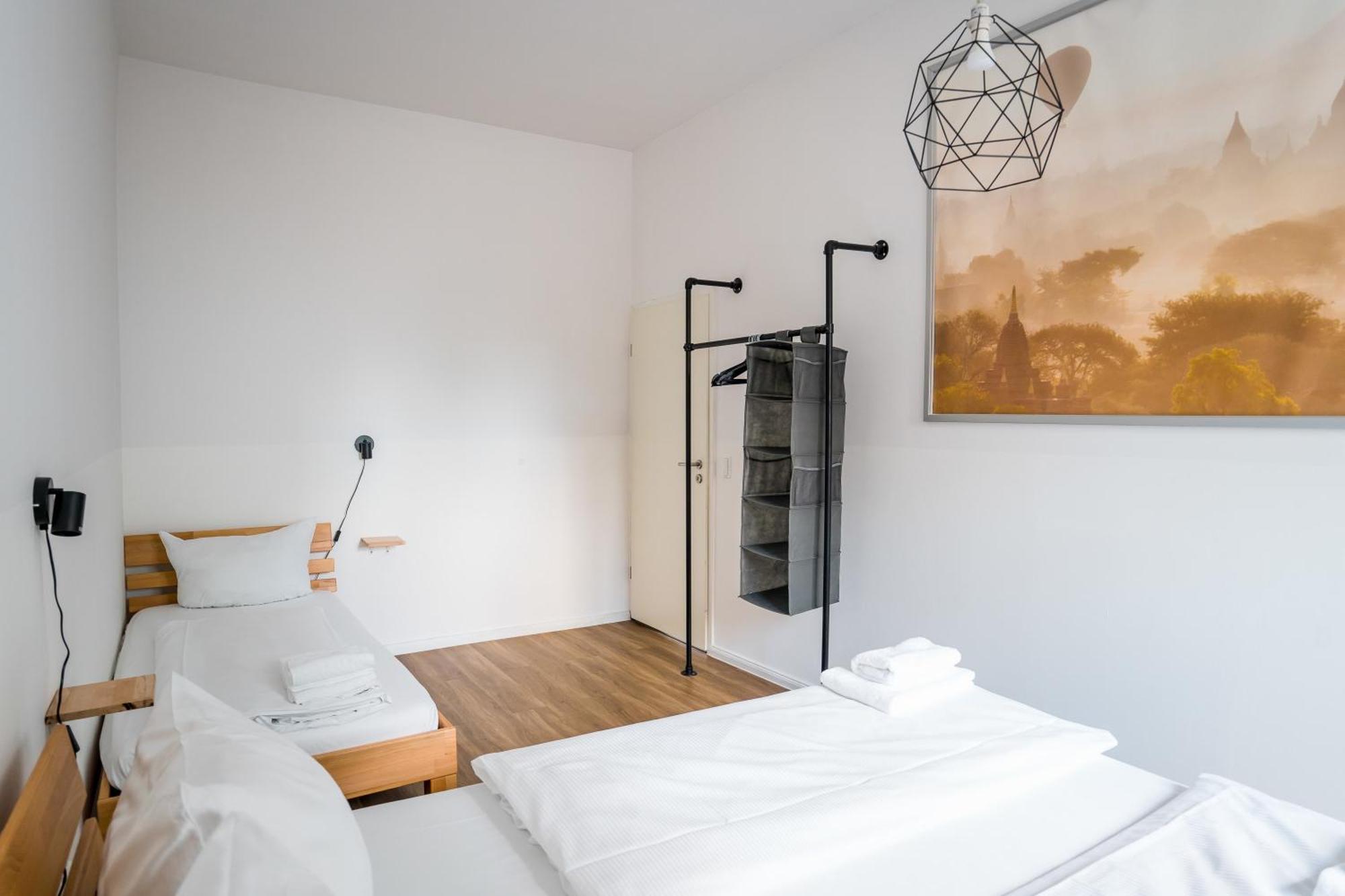 Three Bedroom Big Kitchen Selfcheckin Street Parking Appartement Berlijn